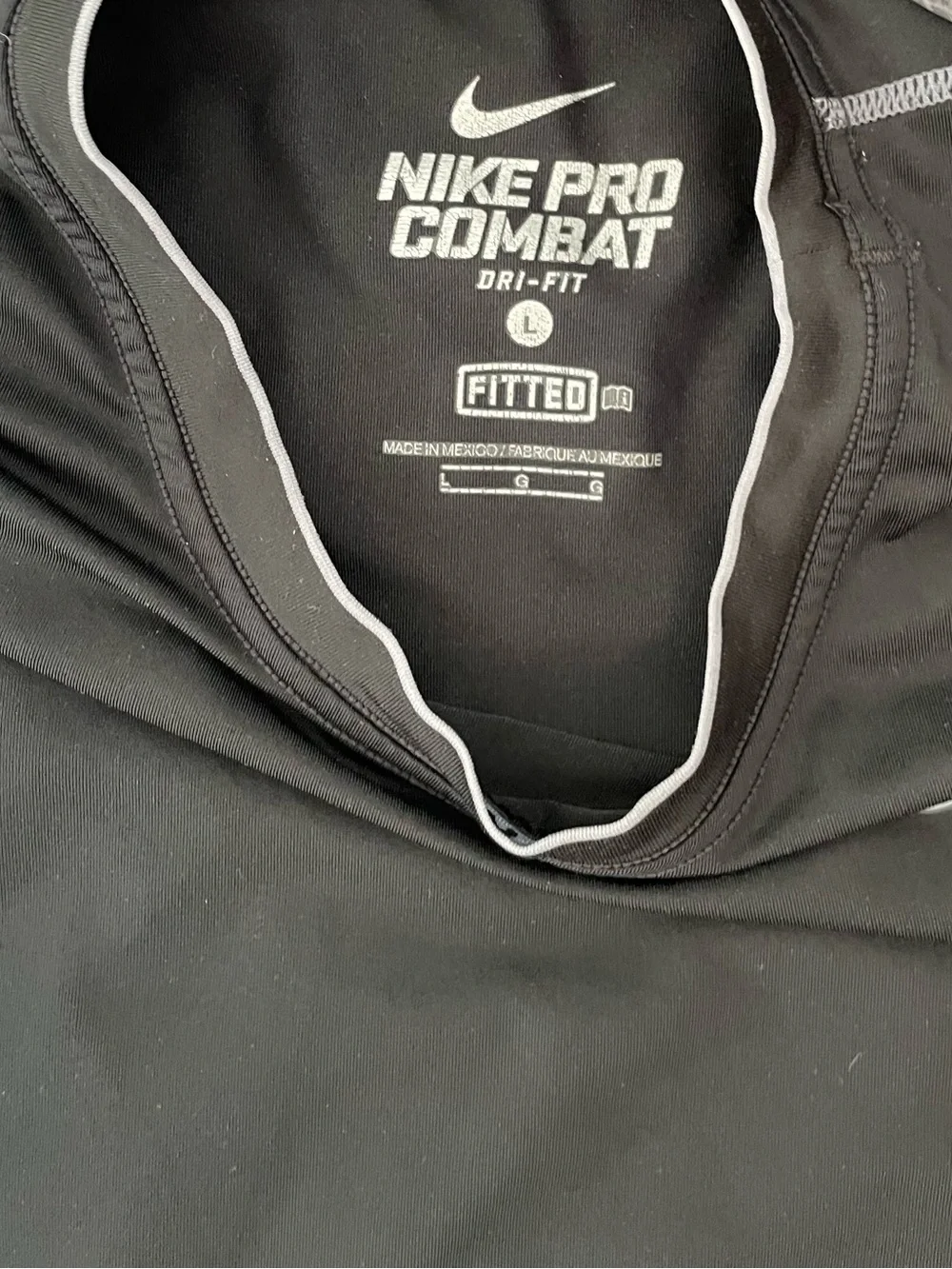 Men Size Large Nike Short Sleeve Black Hyperwarm Dri Fit Fitted Pro Combat